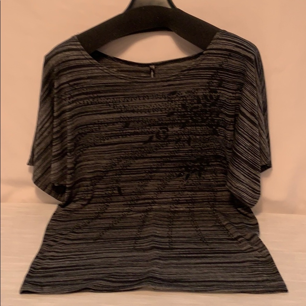 NWOT Bleeker & McDougal Embossed beaded print